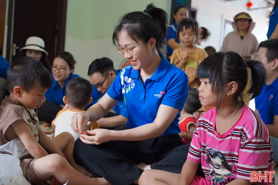 Tiếp thêm yêu thương cho trẻ mồ côi tại chùa Vĩnh