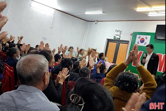 Vén màn các buổi bán hàng tại K-Mart, nơi người già bị dẫn vào bẫy "chốt đơn" tiền triệu!