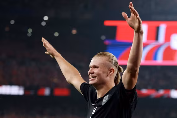 Haaland lập cú đúp, đáp trả Messi và Mbappe