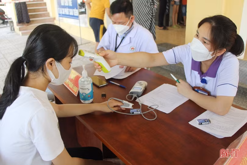 Các địa phương ở Hà Tĩnh tiêm phòng COVID-19 cho học sinh 11 tuổi