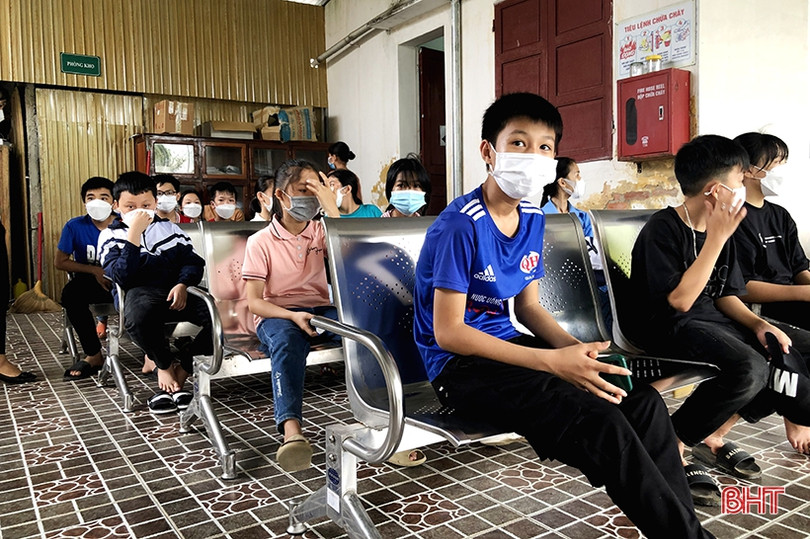 Hương Sơn tiêm phòng COVID-19 cho 1.020 học sinh 11 tuổi