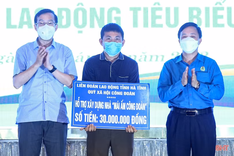 Công nhân, lao động Hà Tĩnh vượt khó - sáng tạo - an toàn - thích ứng