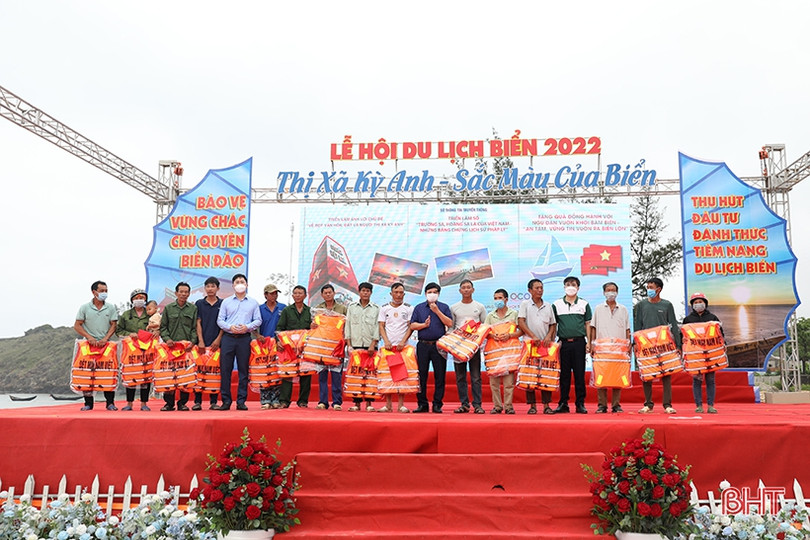 Sôi nổi các hoạt động văn hóa, thể thao chào mừng lễ khai trương du lịch biển TX Kỳ Anh