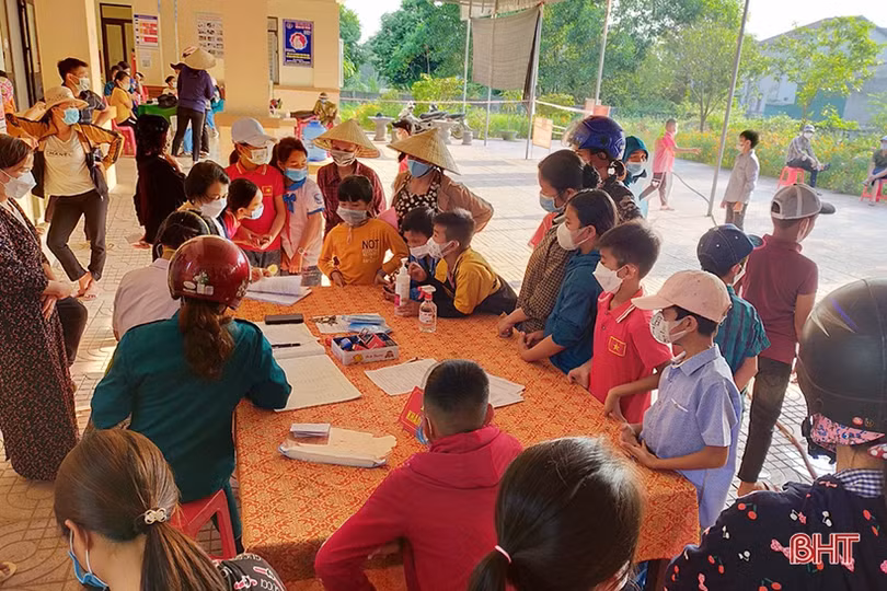 Các địa phương ở Hà Tĩnh tiêm phòng COVID-19 cho học sinh 11 tuổi