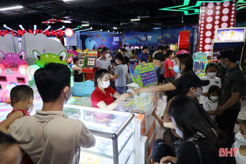 Trung tâm thương mại, khu vui chơi tại Hà Tĩnh hút khách kỳ nghỉ lễ 30/4 - 1/5 ảnh 10 Trung tâm thương mại, khu vui chơi tại Hà Tĩnh hút khách kỳ nghỉ lễ 30/4 - 1/5