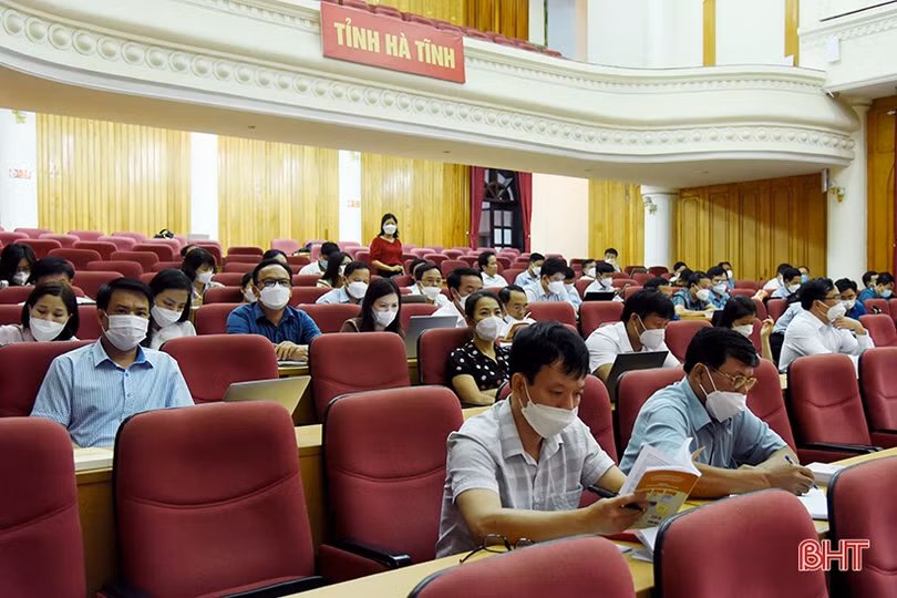 Hơn 4.900 đại biểu tham gia bồi dưỡng công tác giáo dục lý luận chính trị