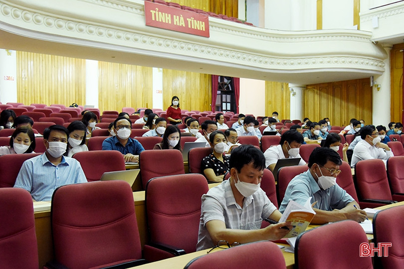 Hơn 4.900 đại biểu tham gia bồi dưỡng công tác giáo dục lý luận chính trị