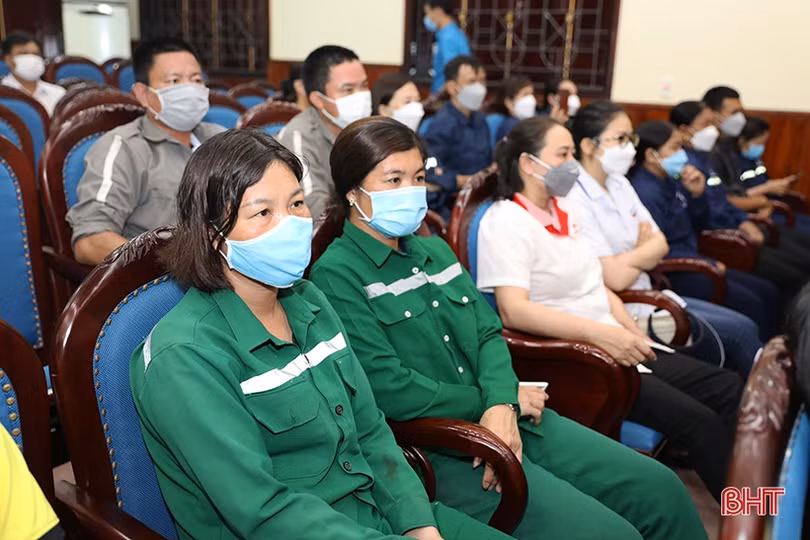 Các ngành, địa phương Hà Tĩnh tôn vinh doanh nghiệp, người lao động tiêu biểu