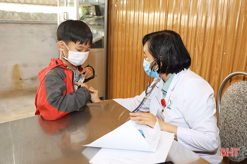 Các địa phương ở Hà Tĩnh tiêm phòng COVID-19 cho học sinh 11 tuổi