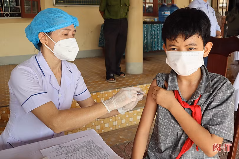 Các địa phương ở Hà Tĩnh tiêm phòng COVID-19 cho học sinh 11 tuổi