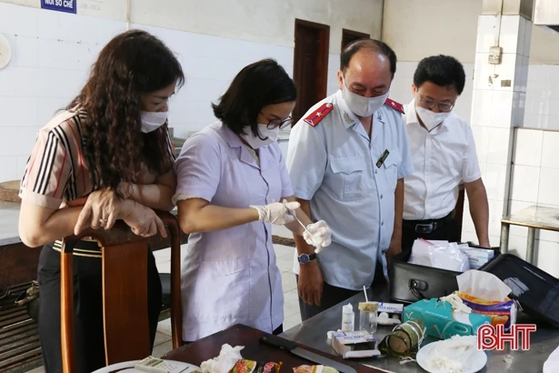 Thường xuyên kiểm tra, hướng dẫn đảm bảo an toàn thực phẩm trong mùa du lịch ở Hà Tĩnh