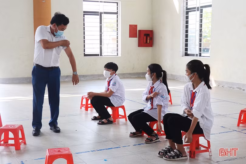 Các địa phương ở Hà Tĩnh tiêm phòng COVID-19 cho học sinh 11 tuổi