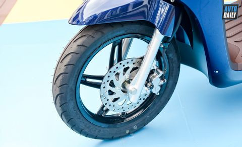 Cận cảnh VinFast Klara S 2022 giá 36,9 triệu, đi 194 km/lần sạc