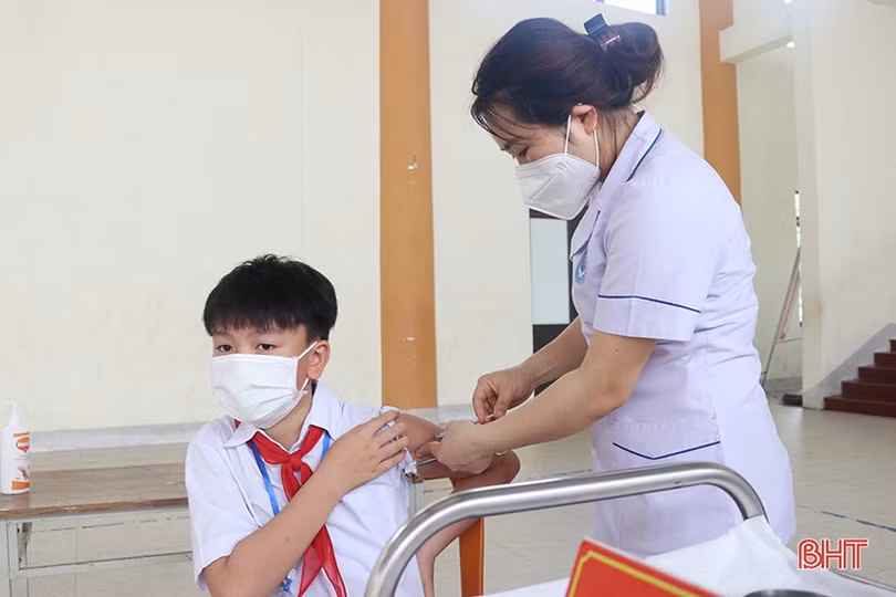 Các địa phương ở Hà Tĩnh tiêm phòng COVID-19 cho học sinh 11 tuổi