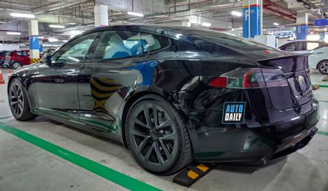 Cận cảnh xe điện 1.020 mã lực Tesla Model S Plaid tại Việt Nam