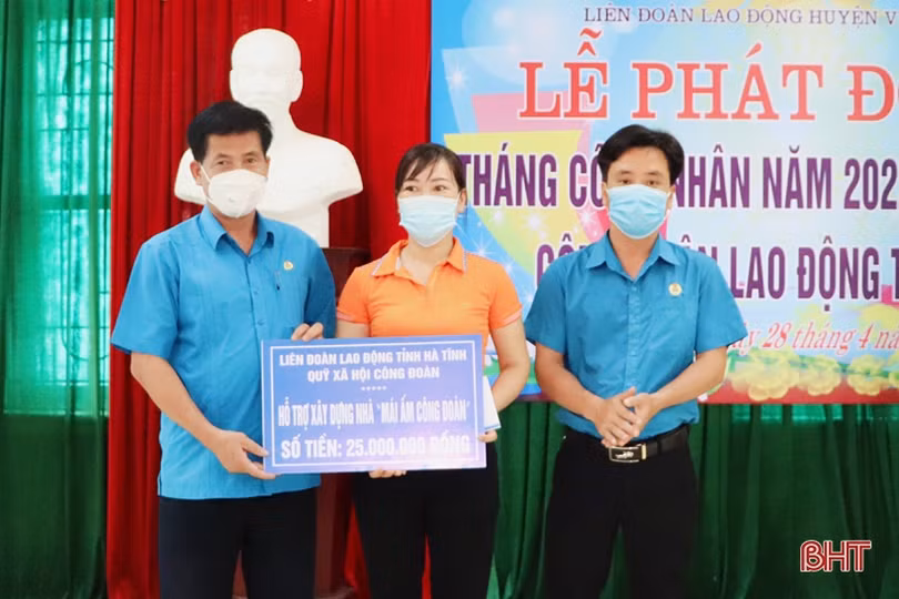 10 công nhân lao động tiêu biểu được huyện Vũ Quang khen thưởng