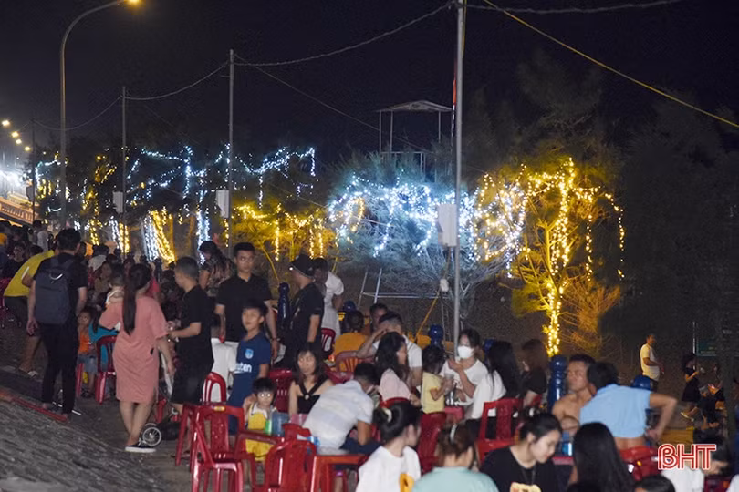 Trải nghiệm chợ đêm ở bãi biển Thiên Cầm