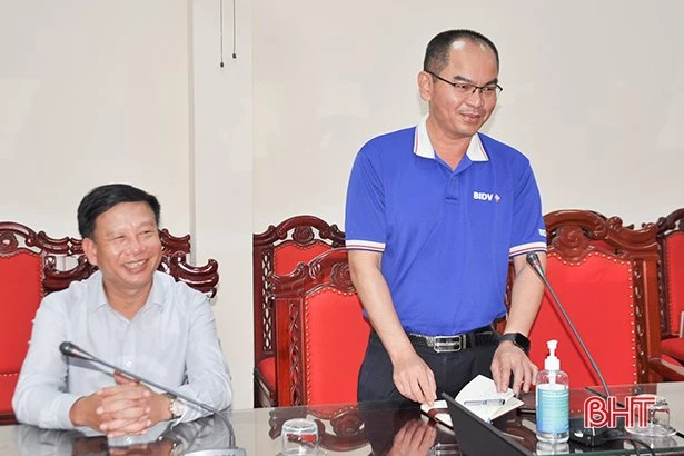 BIDV tặng xe cứu thương cho Bệnh viện Đa khoa tỉnh Hà Tĩnh