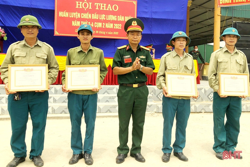 Dân quân xã Cẩm Duệ giành giải nhất hội thao lực lượng dân quân cụm 2 