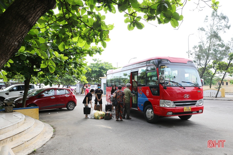 Nắng nhẹ, biển êm, Thiên Cầm đón du khách trước giờ khai hội