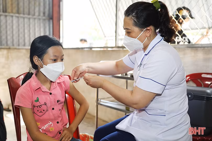 Các địa phương ở Hà Tĩnh tiêm phòng COVID-19 cho học sinh 11 tuổi