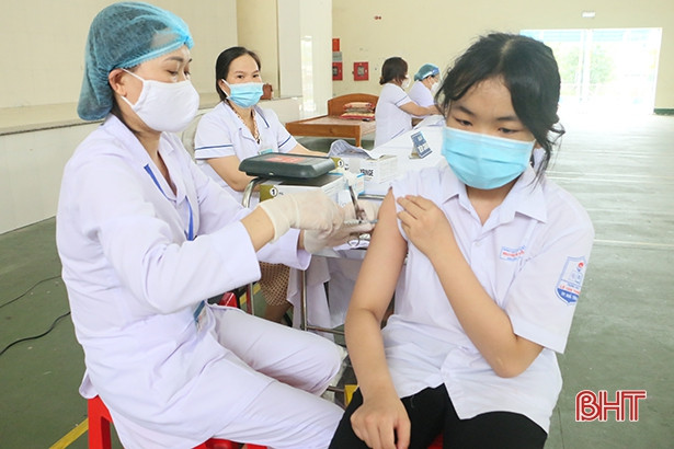 Thực hiện đúng quy trình tiêm vắc-xin phòng COVID-19 cho trẻ em từ 5 đến dưới 12 tuổi ở TP Hà Tĩnh