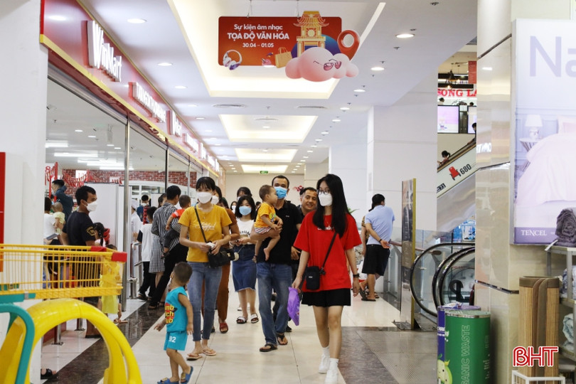Trung tâm thương mại, khu vui chơi tại Hà Tĩnh hút khách kỳ nghỉ lễ 30/4 - 1/5 ảnh 2 Trung tâm thương mại, khu vui chơi tại Hà Tĩnh hút khách kỳ nghỉ lễ 30/4 - 1/5