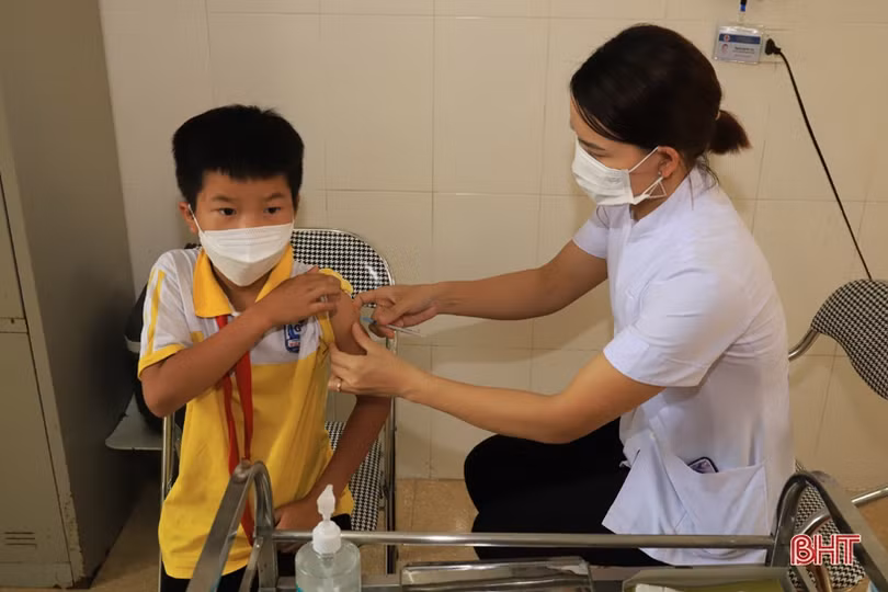 Các địa phương ở Hà Tĩnh tiêm phòng COVID-19 cho học sinh 11 tuổi
