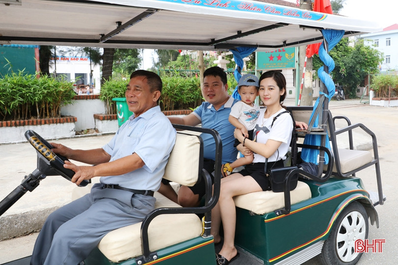 Nắng nhẹ, biển êm, Thiên Cầm đón du khách trước giờ khai hội