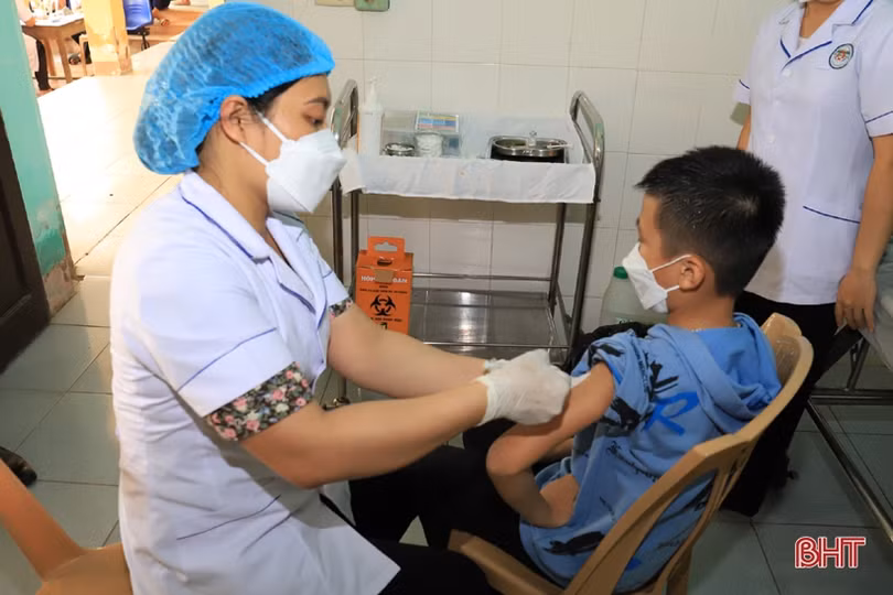 Các địa phương ở Hà Tĩnh tiêm phòng COVID-19 cho học sinh 11 tuổi