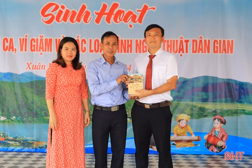 Ấn tượng chương trình sinh hoạt CLB Dân ca ví, giặm của Trường THCS Hoa Liên