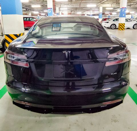 Cận cảnh xe điện 1.020 mã lực Tesla Model S Plaid tại Việt Nam