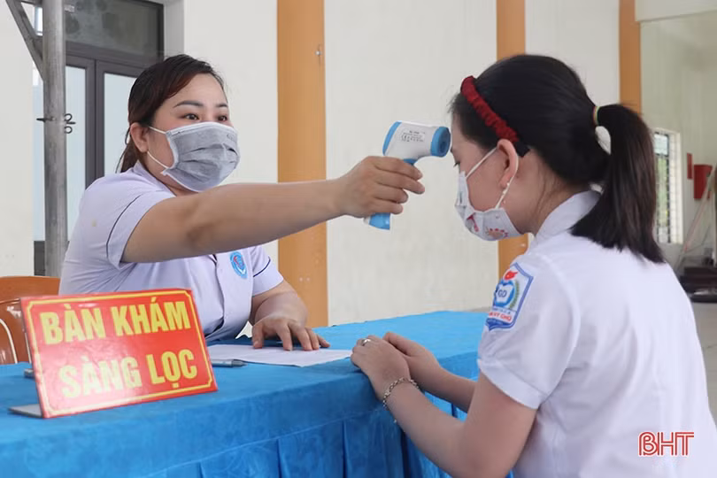 Các địa phương ở Hà Tĩnh tiêm phòng COVID-19 cho học sinh 11 tuổi