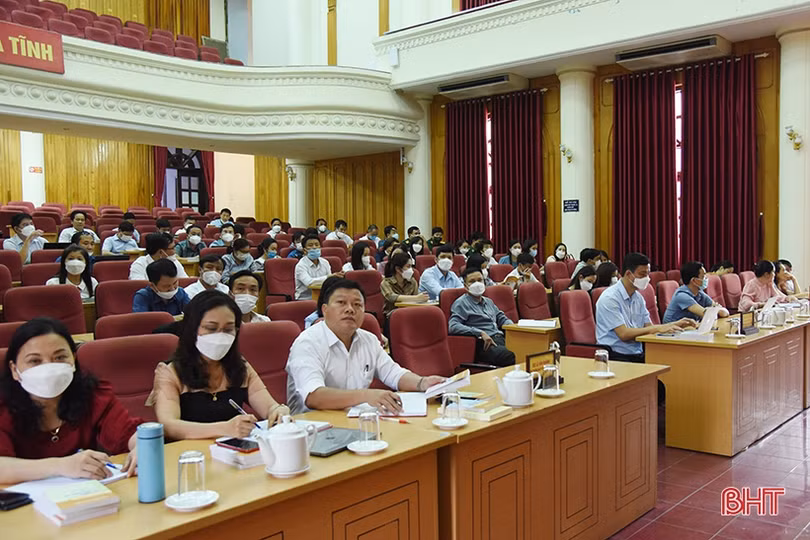 Hơn 4.900 đại biểu tham gia bồi dưỡng công tác giáo dục lý luận chính trị