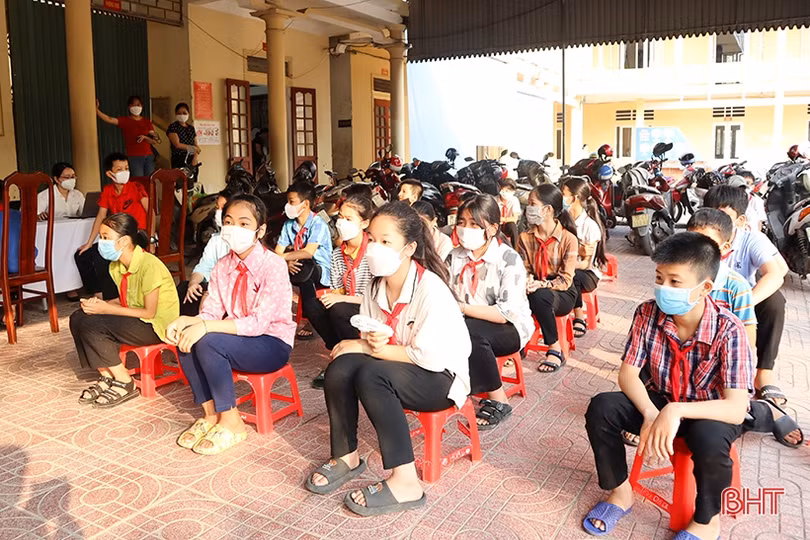 Các địa phương ở Hà Tĩnh tiêm phòng COVID-19 cho học sinh 11 tuổi