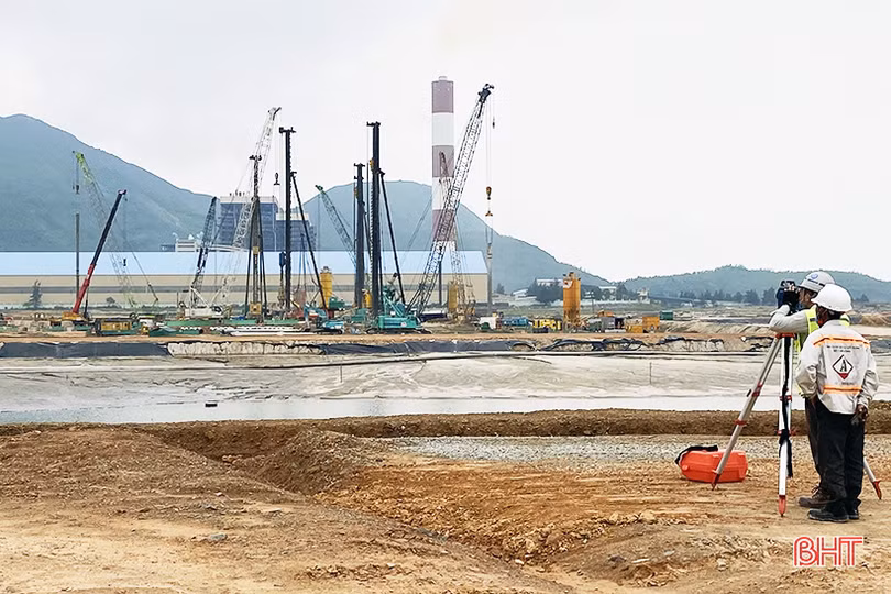 Trên công trường các dự án trọng điểm ở Khu kinh tế Vũng Áng
