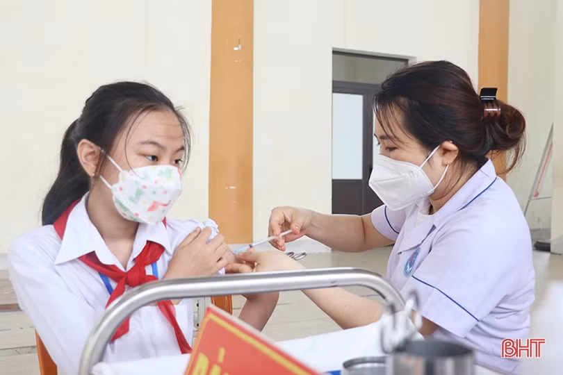 Các địa phương ở Hà Tĩnh tiêm phòng COVID-19 cho học sinh 11 tuổi