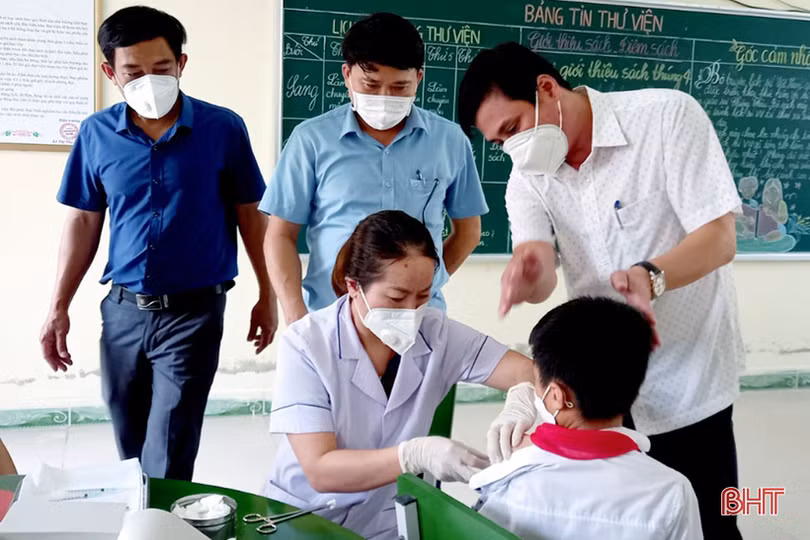 Các địa phương ở Hà Tĩnh tiêm phòng COVID-19 cho học sinh 11 tuổi