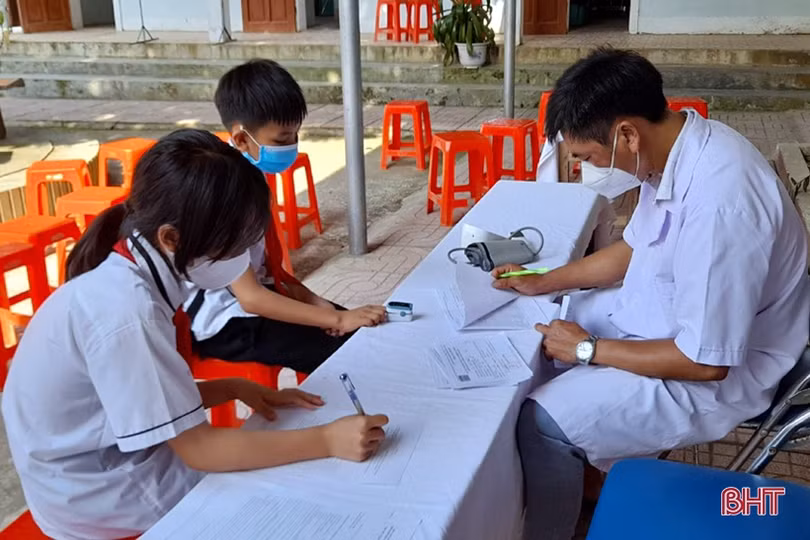 Các địa phương ở Hà Tĩnh tiêm phòng COVID-19 cho học sinh 11 tuổi