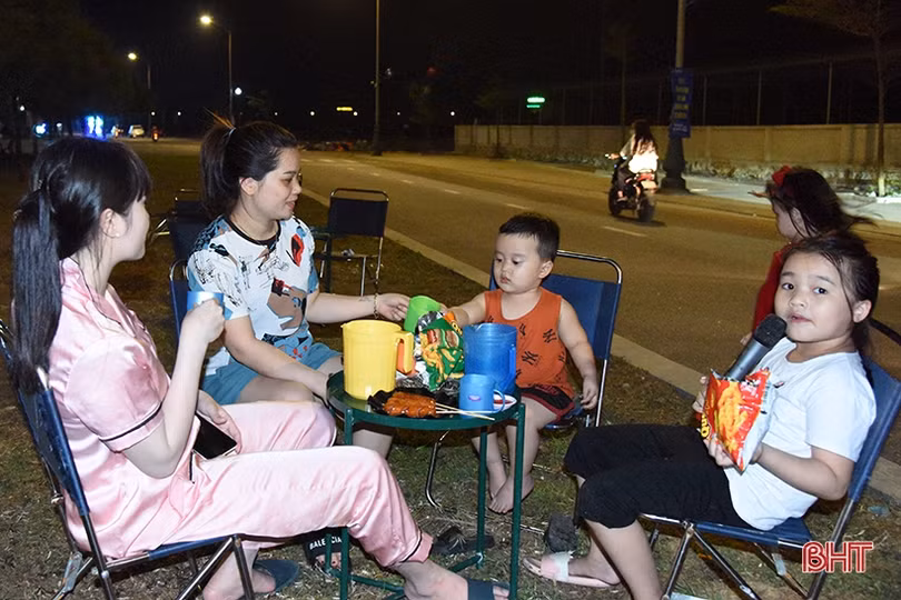 Trải nghiệm chợ đêm ở bãi biển Thiên Cầm