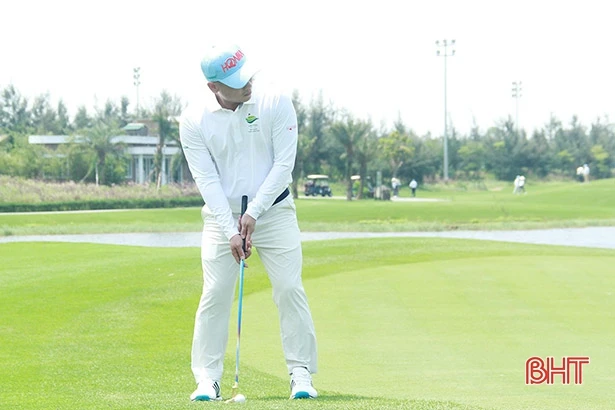 Quyên góp 300 triệu đồng gây quỹ từ thiện từ Giải Golf Nghi Xuân “Summer beach 2022”