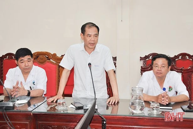 BIDV tặng xe cứu thương cho Bệnh viện Đa khoa tỉnh Hà Tĩnh