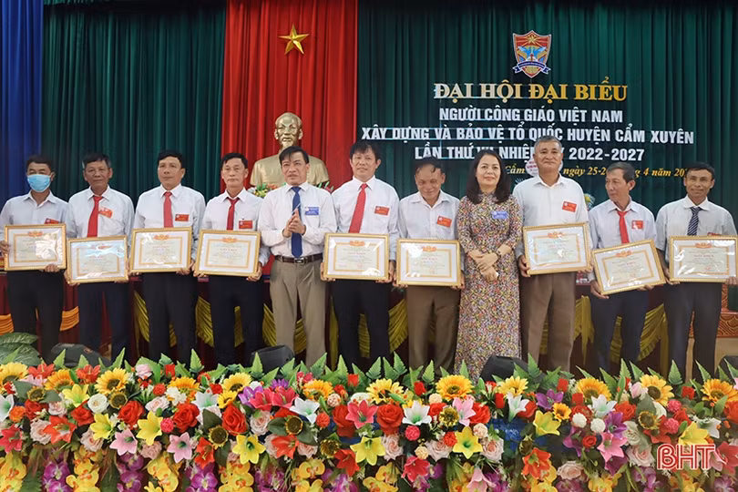 Người Công giáo Cẩm Xuyên tích cực đóng góp xây dựng và bảo vệ Tổ quốc