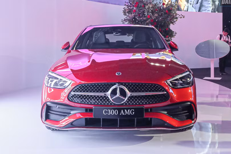 SUV điện Mercedes-Benz EQE lần đầu tiên lộ ảnh