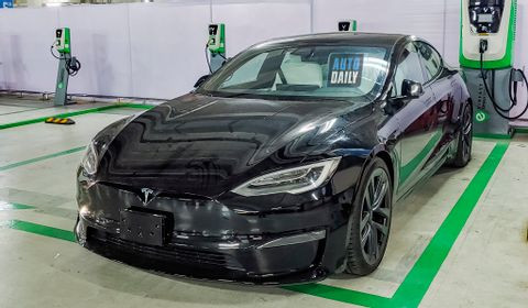 Cận cảnh xe điện 1.020 mã lực Tesla Model S Plaid tại Việt Nam