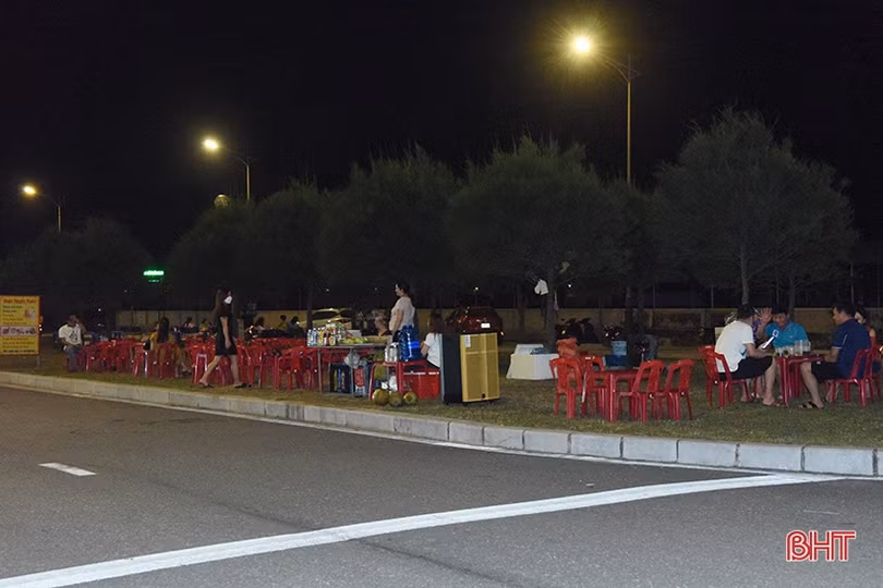 Trải nghiệm chợ đêm ở bãi biển Thiên Cầm