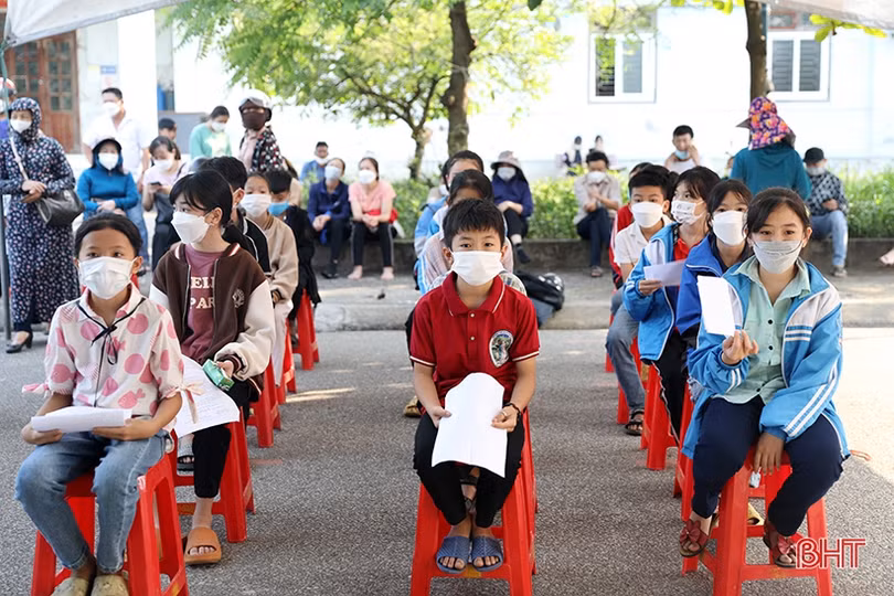 Các địa phương ở Hà Tĩnh tiêm phòng COVID-19 cho học sinh 11 tuổi
