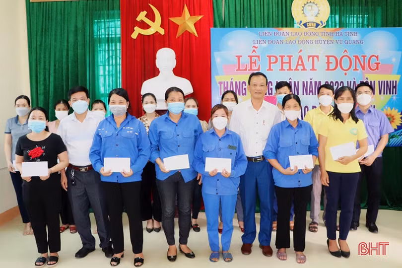 10 công nhân lao động tiêu biểu được huyện Vũ Quang khen thưởng