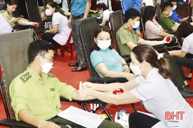 Ngày hội hiến máu nhân đạo ở Vũ Quang thu về 140 đơn vị máu