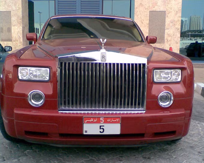 Những biển số xe bán đấu giá đắt nhất thế giới